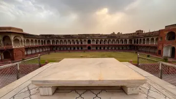 Agra Kalesi Jahangiri Mahal, tarihi avlu, Babür mimarisi, Agra, Hindistan