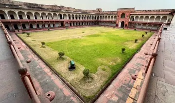 Agra Kalesi Jahangiri Mahal, Babür mimarisi, tarihi saray, kırmızı kumtaşı, Hindistan