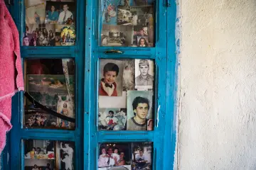 Mardin Savur Dereiçi aile fotoğrafları, eski ahşap pencere ve geleneksel ev
