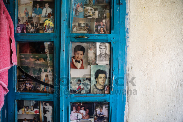 Mardin Savur Dereiçi aile fotoğrafları, eski ahşap pencere ve geleneksel ev