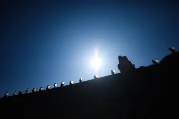 Amed Surlarında Erbane Enstürmanı, Yöresel Kıyafetli kadınların Surlar Üzerinde yürüyüşü