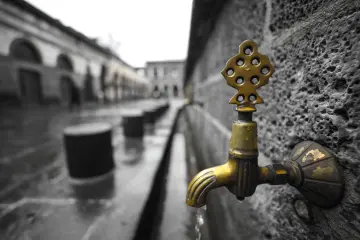 Amed Ulu Cami, Diyarbakır, pirinç musluk, tarihi avlu, taş mimari