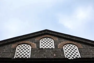 Amed Ulu Cami, Diyarbakır, bazalt taş, kemerli pencereler, tarihi mimari