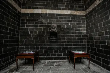 Amed Ulu Cami, Diyarbakır, bazalt taş duvar, tarihi iç mekân, taş mimari