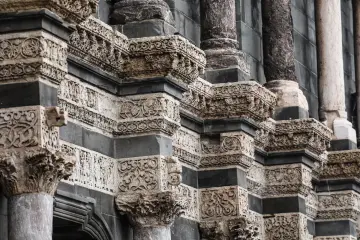Amed Ulu Cami, Diyarbakır, sütun başlıkları, taş işçiliği, bazalt mimari