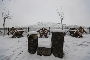 Amed'in tarihi  surlarına yağan karın oluşturduğu kartpostallık ve masalsı manzaralar ve çocukların neşesinin yansıdığı fotoğraf  kareleri