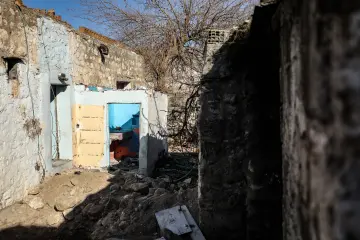 Batman'da bulunan 12 bin yıllık antik kent Hasankeyf Sular Altında Bırakılıyor, Ilısu Barajı'nın su tutmasıyla 2026 yılının sonlarında ayında büyük ölçüde sular altında kalmıştır.