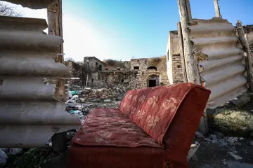 Batman'da bulunan 12 bin yıllık antik kent Hasankeyf Sular Altında Bırakılıyor, Ilısu Barajı'nın su tutmasıyla 2026 yılının sonlarında ayında büyük ölçüde sular altında kalmıştır.