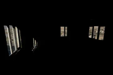 Batman'da bulunan 12 bin yıllık antik kent Hasankeyf Sular Altında Bırakılıyor, Ilısu Barajı'nın su tutmasıyla 2026 yılının sonlarında ayında büyük ölçüde sular altında kalmıştır.