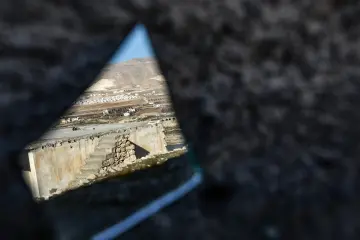 Batman'da bulunan 12 bin yıllık antik kent Hasankeyf Sular Altında Bırakılıyor, Ilısu Barajı'nın su tutmasıyla 2026 yılının sonlarında ayında büyük ölçüde sular altında kalmıştır.