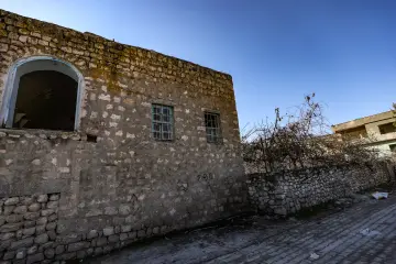 Batman'da bulunan 12 bin yıllık antik kent Hasankeyf Sular Altında Bırakılıyor, Ilısu Barajı'nın su tutmasıyla 2026 yılının sonlarında ayında büyük ölçüde sular altında kalmıştır.