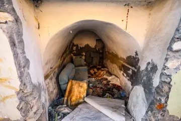 Batman'da bulunan 12 bin yıllık antik kent Hasankeyf Sular Altında Bırakılıyor, Ilısu Barajı'nın su tutmasıyla 2026 yılının sonlarında ayında büyük ölçüde sular altında kalmıştır.