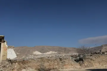 Batman'da bulunan 12 bin yıllık antik kent Hasankeyf Sular Altında Bırakılıyor, Ilısu Barajı'nın su tutmasıyla 2026 yılının sonlarında ayında büyük ölçüde sular altında kalmıştır.