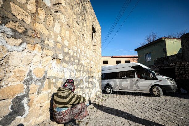 Batman'da bulunan 12 bin yıllık antik kent Hasankeyf Sular Altında Bırakılıyor, Ilısu Barajı'nın su tutmasıyla 2026 yılının sonlarında ayında büyük ölçüde sular altında kalmıştır.