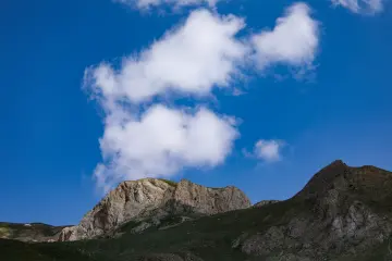 Dersim Buyer Dağı kayalık zirveler ve Munzur Dağları manzarası