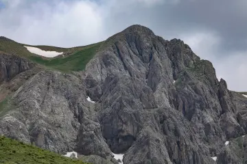 Dersim Buyer Dağı sarp kayalık zirve ve Munzur Dağları