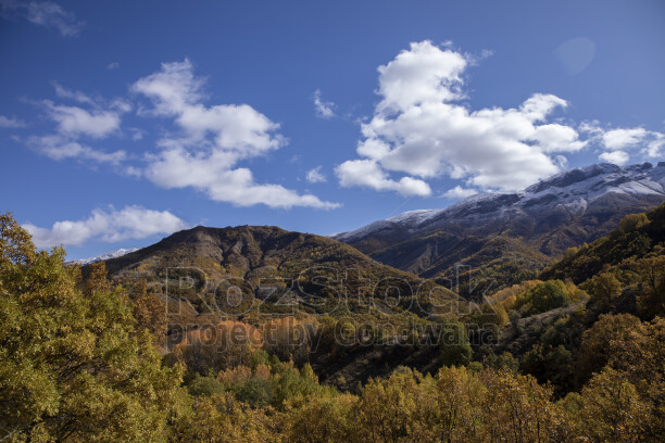 Dersim Pülümür Vadisi sonbahar ormanları ve karlı dağ manzarası