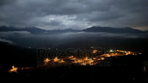 Diyarbakır gece manzarası, sisli dağlar, dağ silüeti, köy ışıkları, gece peyzajı