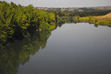 Hevsel Bahçeleri ve Dicle Nehri, Diyarbakır'ın UNESCO Dünya Mirası kapsamındaki eşsiz doğal peyzajını yansıtır.