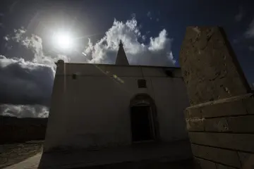 Şengal'de Daiş soykırımında kaçan Êzidî ailleler ve çocukları