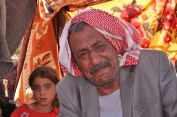 Şengal'de Daiş soykırımında kaçan Êzidî ailleler ve çocukları