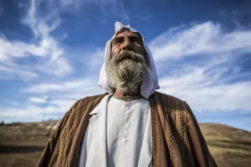 Şengal'de Daiş soykırımında kaçan Êzidî ailleler ve çocukları