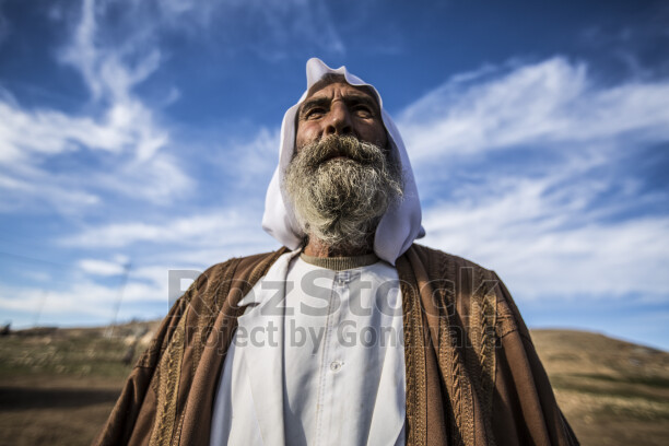 Şengal'de Daiş soykırımında kaçan Êzidî ailleler ve çocukları