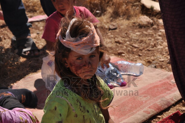 Şengal'de Daiş soykırımında kaçan Êzidî ailleler ve çocukları