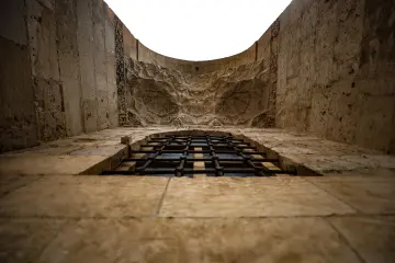 Kasimiye Medresesi İşlenmiş Duvarları Demir Parmaklık Pencere