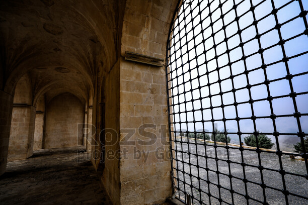 Mardin Kasimiye Medresesi Koridorları ve Demir Pencereler