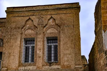 Mardin Savur Dereiçi geometrik taş süsleme, tarihi yapı ve taş işçiliği