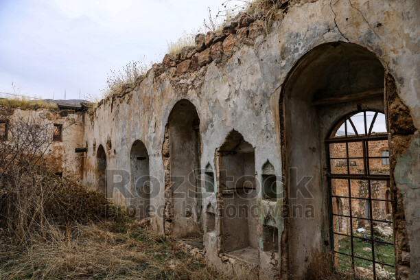 Mardin Savur harabe taş yapı, kemerli odalar ve tarihi mimari
