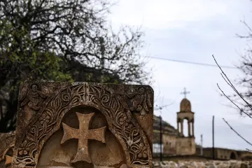 Mardin Savur Süryani taş işçiliği, haç motifi ve kilise