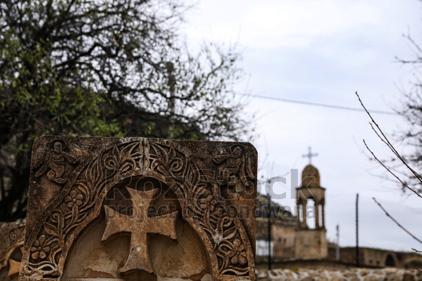 Mardin Savur Süryani taş işçiliği, haç motifi ve kilise