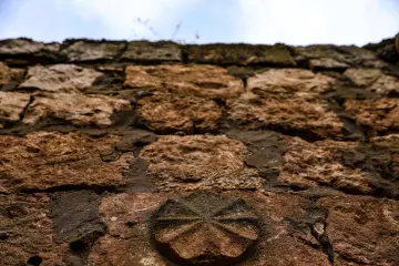 Mardin Savur tarihi taş duvar, kabartma motif ve taş işçiliği