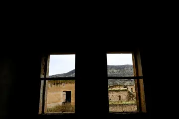 Mardin Savur tarihi taş yapı ve dağ manzarası