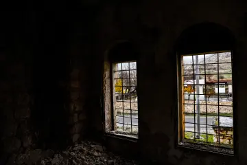 Mardin Savur tarihi taş yapı, kemerli pencereler ve taş mimari