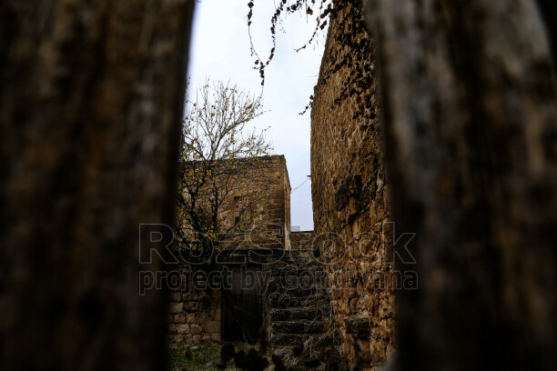 Mardin Savur tarihi taş sokak, taş duvarlar ve geleneksel mimari
