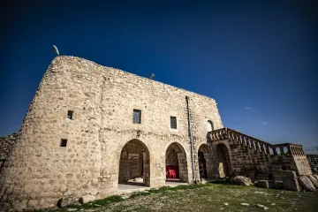 Midyat Zaz köyü Mor Dimet Kilisesi tarihi taş mimarisi
