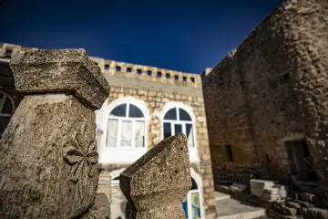 Mor Dimet Kilisesi tarihi taş işçiliği ve Süryani mimarisi