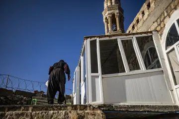 Mor Dimet Kilisesi çan kulesi, taş mimari ve tarihi avlu