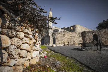 Mor Dimet Kilisesi, taş mimari ve Zaz Köyü'nde geleneksel köy yaşamı