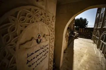 Mor Dimet Kilisesi taş kabartma, dini motifler ve tarihi taş işçiliği