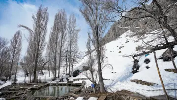 Munzur Gözeleri, karlı dağlar, berrak kaynak suları ve kış doğası