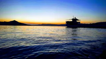 Pertek feribotu, Keban Baraj Gölü, Tunceli, gün batımı, feribot manzarası