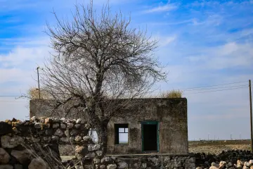 Şengal (Sincar), Özellikle 2014 yılında yaşanan IŞİD trajedisi, Êzîdî toplumu için yalnızca coğrafi bir bölge değil, tarih boyunca inançlarını korudukları, fermanlara karşı direndikleri ve en kutsal değerlerini barındırdıkları manevi bir kaledir.