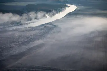 Hevsel Bahçeleri ve Dicle Nehri'nin sisler içindeki geniş manzarası