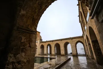 Tarihi Kasımiye Medrese Avlusu Sarı Taş Duvarlar