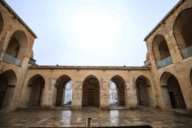 Tarihi Kasımiye Medrese Avlusu Sarı Taş Duvarlar