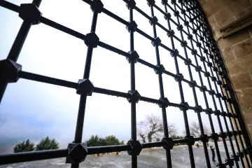 Tarihi Mardin Kasımiye Medresesinde Demir Parmaklıklar